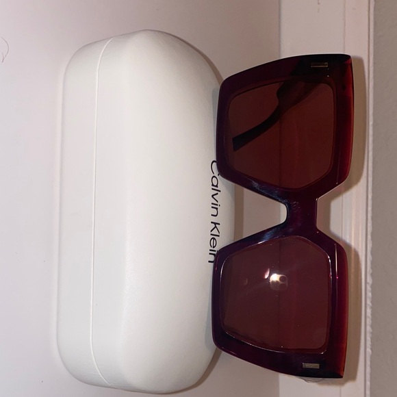 Calvin Klein Tortoise Shell Sunglasses with White Case NWT main image 8